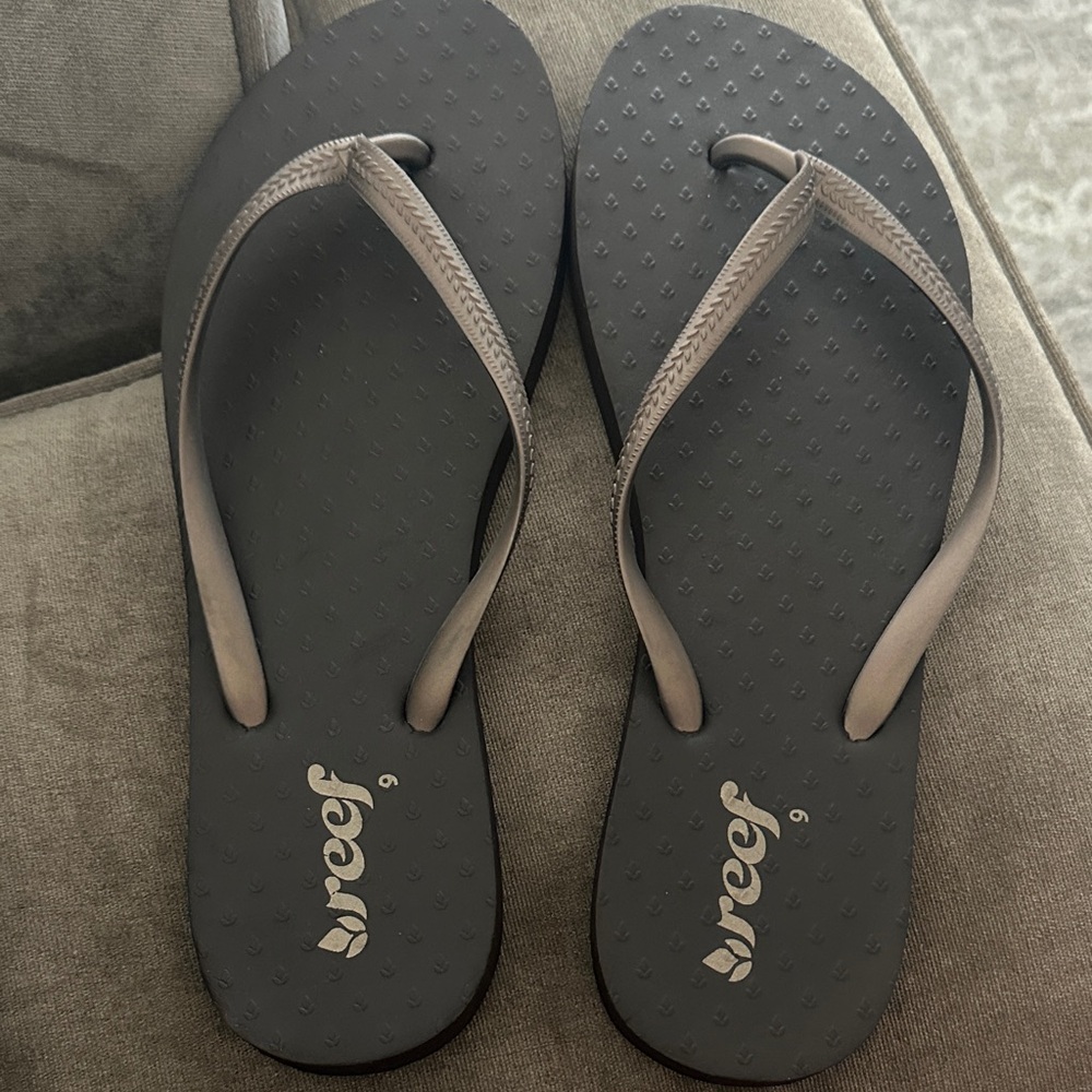 Reef CHAKRAS Brown  Water-Friendly Textured Finish Women's Flip Flops